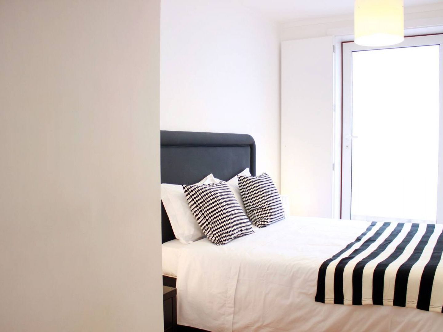 Joivy Modern 1-Bed Apt With Terrace, Moments From Sao Bento Palace Lisboa Exteriér fotografie